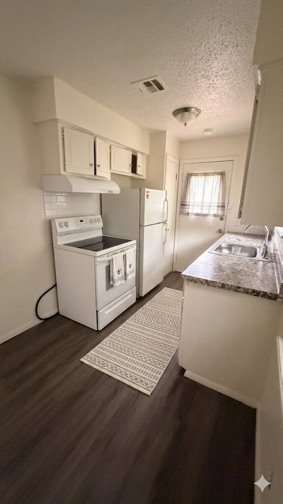 Photo - Modern Living Meets Endless Outdoor Potential