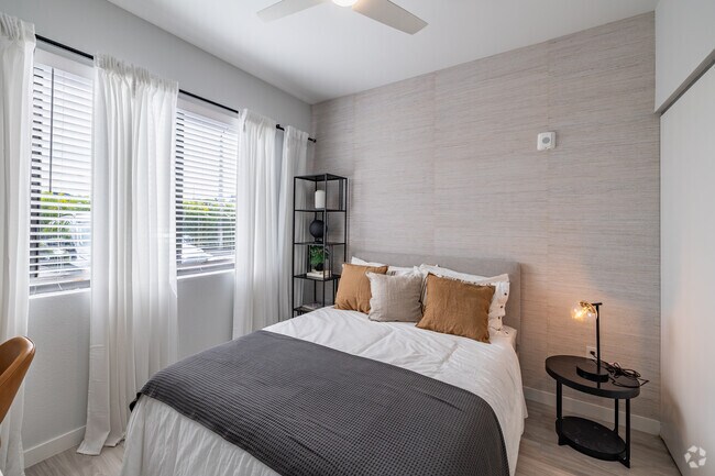 1BD, 1BA - 612SF - Bedroom