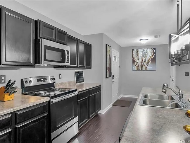 Photo - 1635 Hooper Court