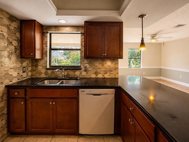 Photo - 342 NW Curtis St