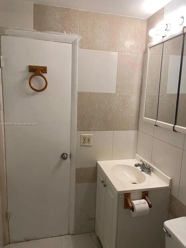 Photo - 16801 NE 14th Ave Unit 202