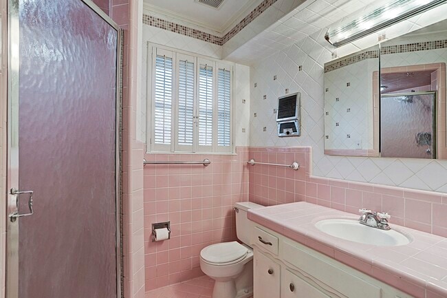 Photo - 1070 Curtin St