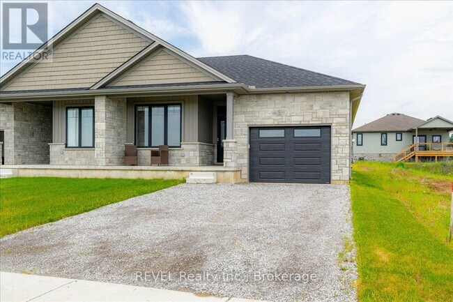 Photo - 371 Argyle Ave