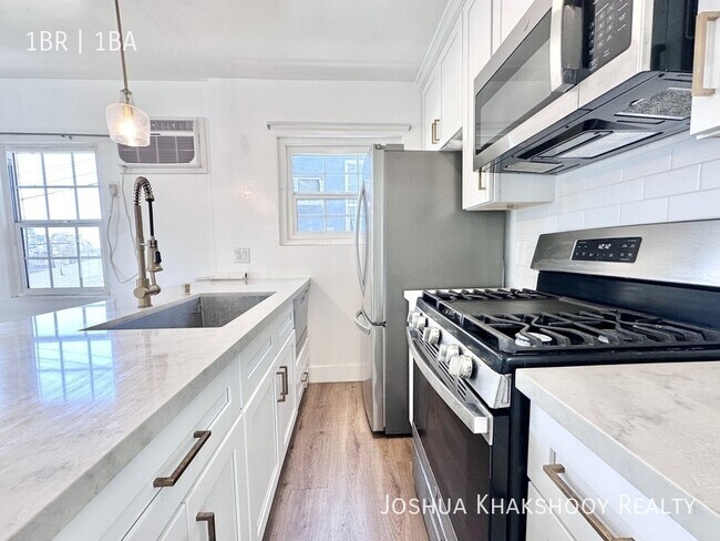 3017 1/2 London St-