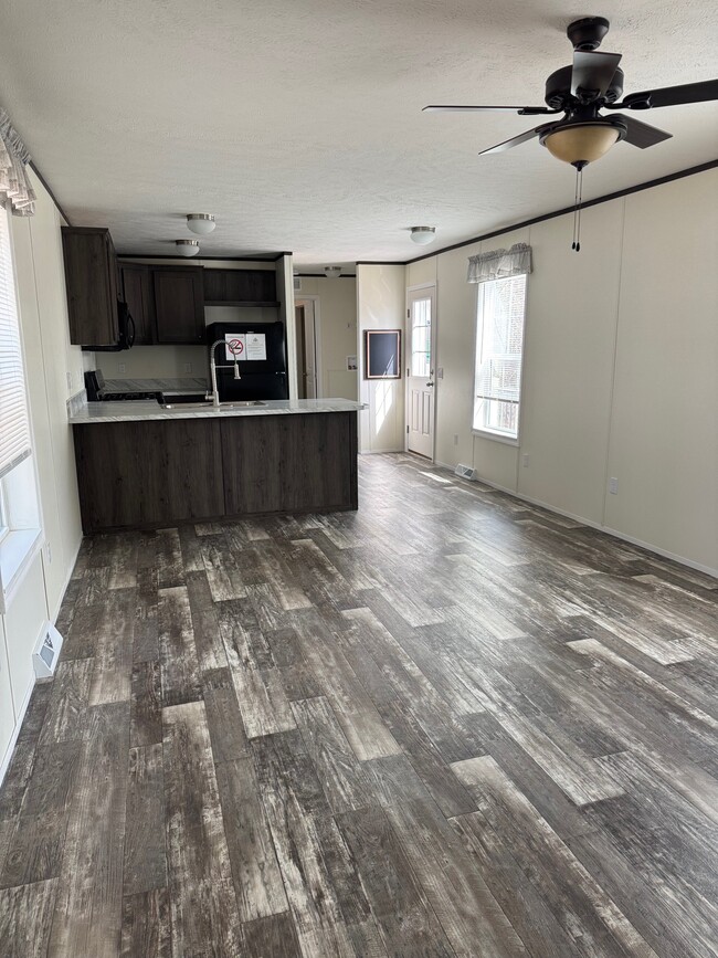 Photo - 7 Saratoga Dr