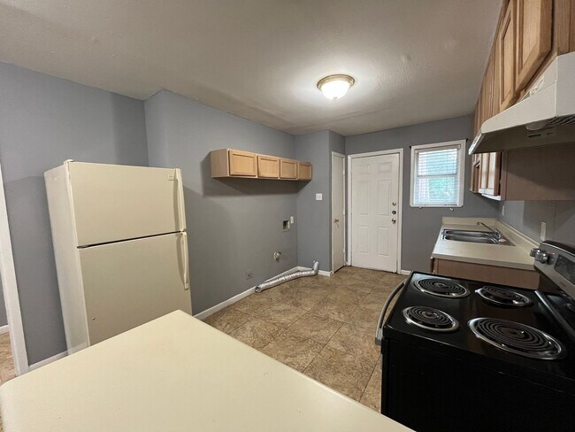 Photo - Two Bedrooms 1 Bath Unit at Sunnyside Duplexes