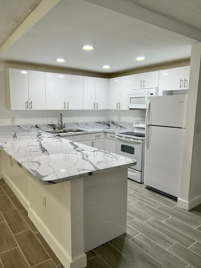 Photo - 6940 Miami Gardens Dr Unit 1-221