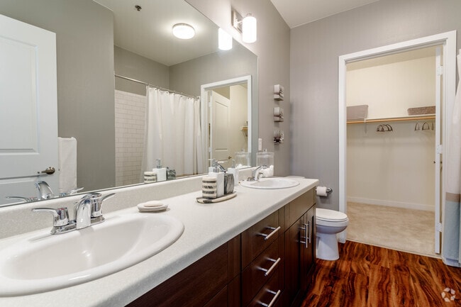 2BR, 2BA - 1,087SF