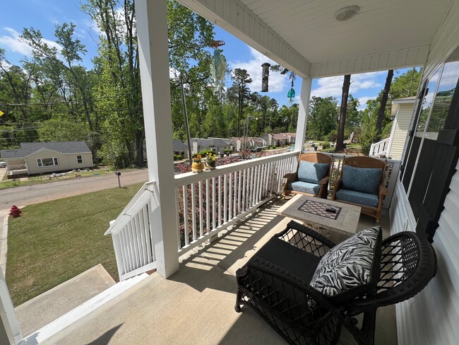 Photo - 613 Pershing Dr