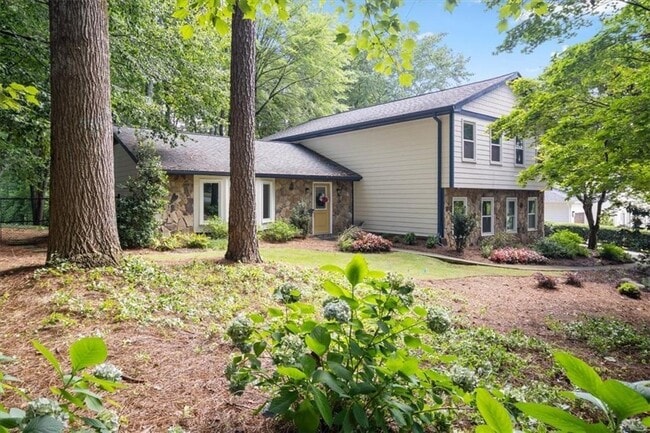 Building Photo - 4989 Kingswood Dr Rental