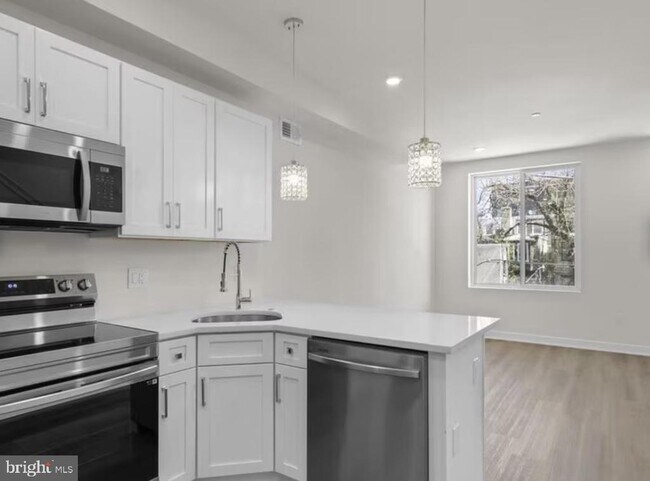 Photo - 638 N Shedwick St Unit 2