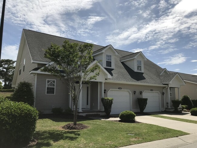Building Photo - 539 Village Green Dr
