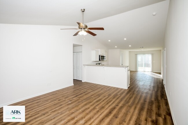 Photo - 472 Conifer St