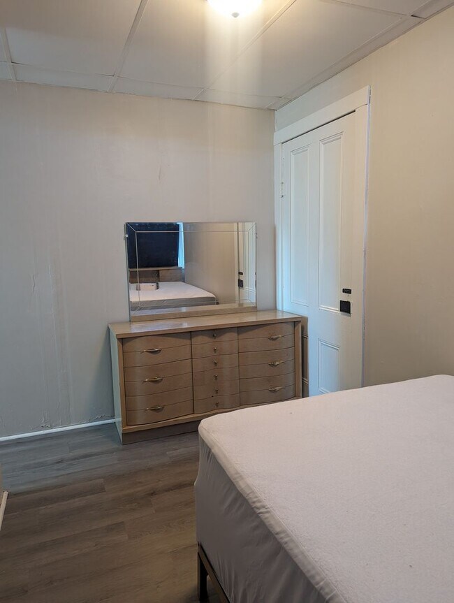Photo - 2 BEDROOM UPSTAIRS FURNISHED APARTMENT Unit 106 E 3rd St Apt 6