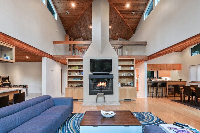 Photo - 23876 Lakeview Dr