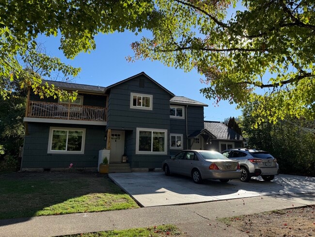 Building Photo - 1539 Villard St