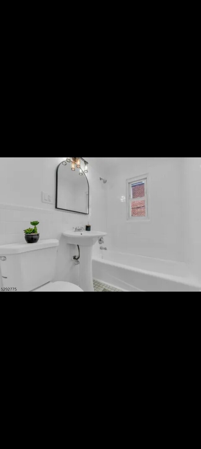 Photo - 178 Tuxedo Pky