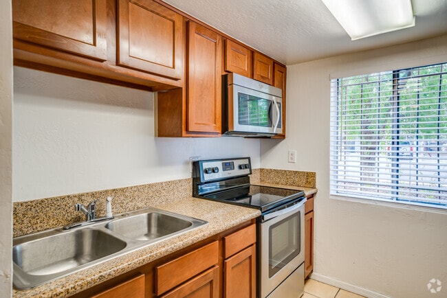 1 BR, 1 BA