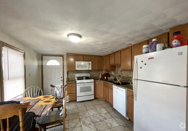 Building Photo - 585 Somerville Ave Unit A1 Rental