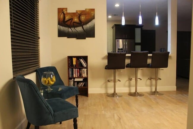 Photo - 835 NE 191st St