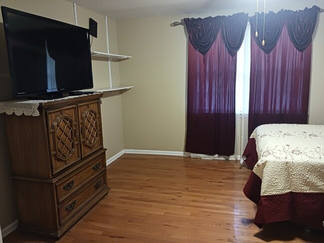 Photo - 687 Riley Rd