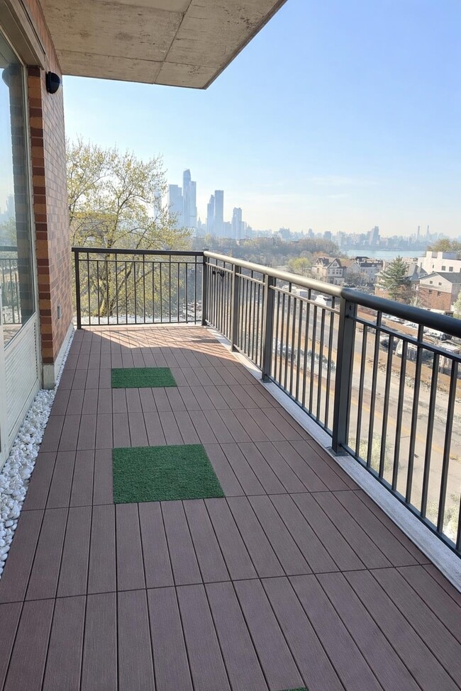 Building Photo - 3312 Hudson Ave Unit 4C