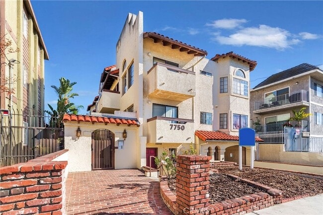 Photo - 7750 Laurel Canyon Blvd Unidad 9