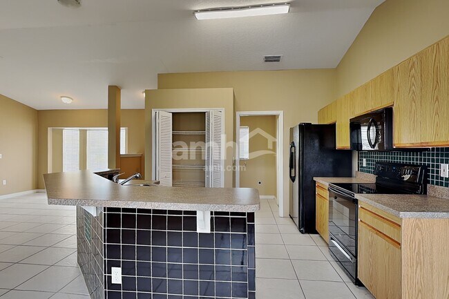 Photo - 2936 Toulon Rd SE