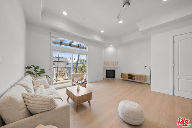 Photo - 309 S Mariposa Ave Unit 301