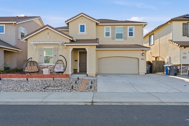 Building Photo - 936 Bergenia St