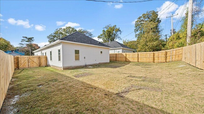 Photo - 1072 Bruce St