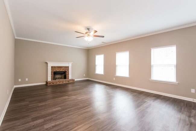 Photo - 466 Fieldcrest Dr