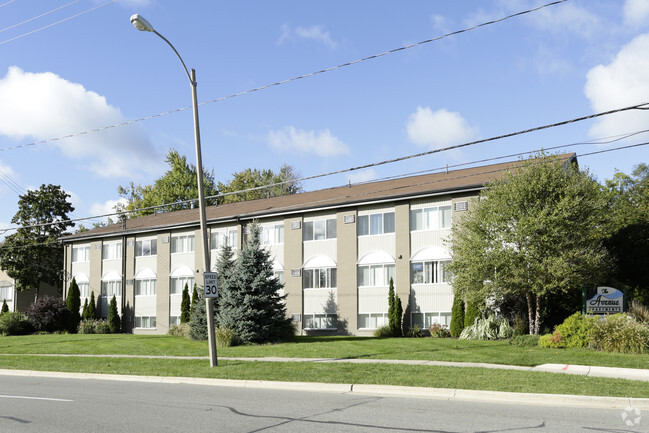 Building Photo - The Avenue Apartments