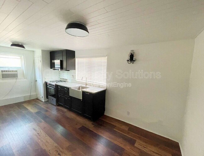 Photo - 300 San Pasquale Ave NW Unidad D