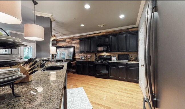 Photo - 3348 Redmon Hill