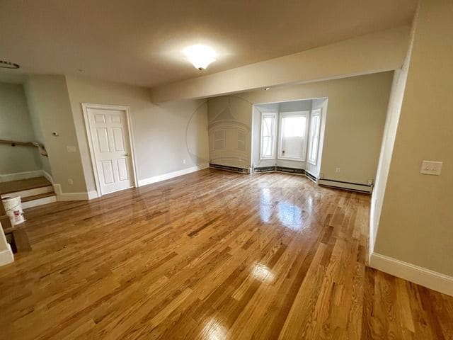 Building Photo - 10 Park Ave Unit 2
