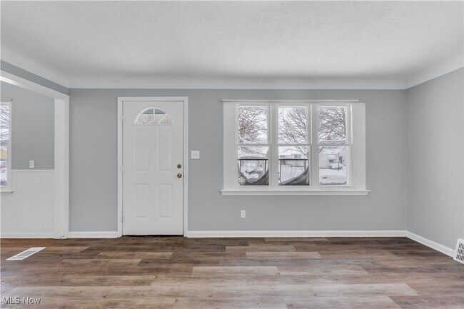 Photo - 15304 Benhoff Dr