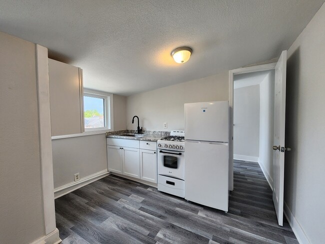 Photo - 704 N Grant St