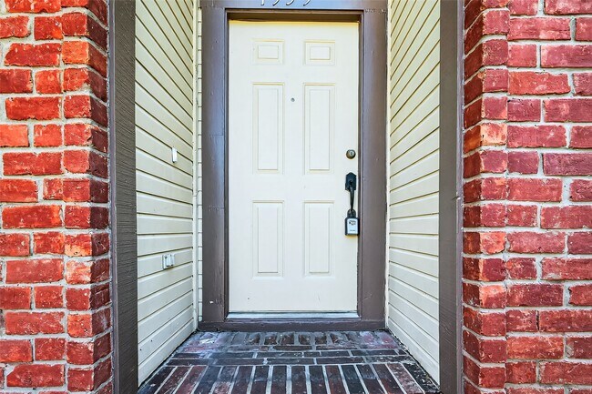 Photo - 1535 Beaconshire Rd