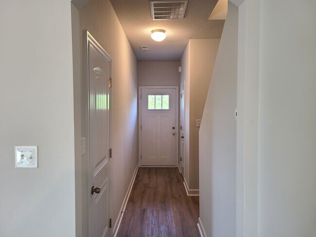 Photo - Beautiful 3 bedroom, 2.5 bath townhome - H...