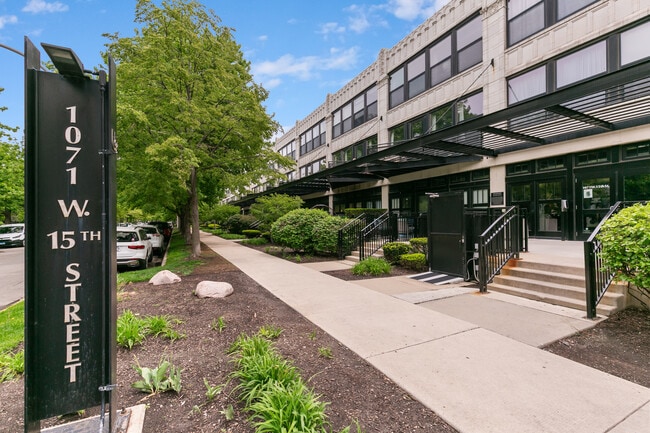 Building Photo - 1071 W 15th St