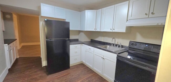 Photo - 3 Bedroom, 1 Bath home on North National for $950!