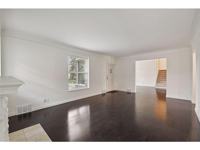 Photo - 301 Turnpike Rd