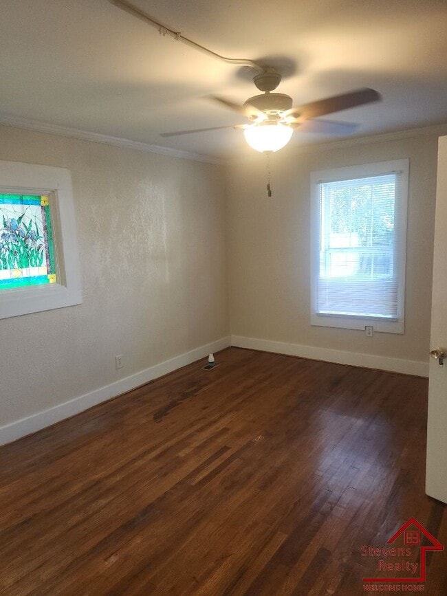 Photo - 117 N Main St