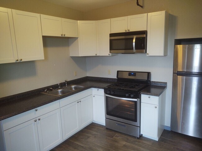 Photo - 611 N Perry St Unit Apt 4