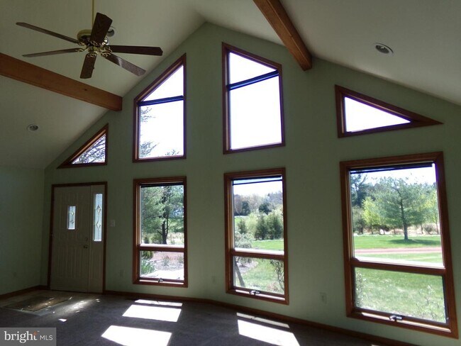 Photo - 530 Headquarters Rd