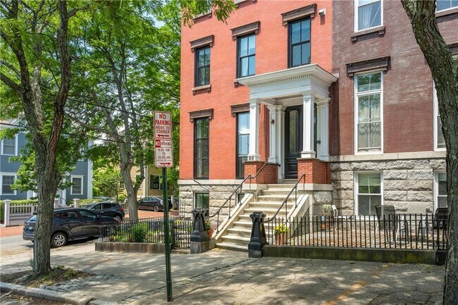 Photo - 96 Bowen St