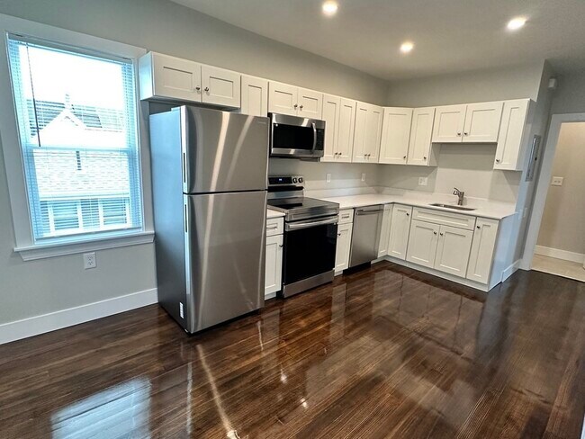 Building Photo - 15 Tuttle St Unit 2 Rental