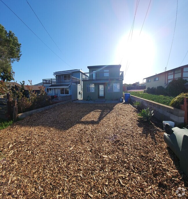 Building Photo - Quaint 2 bedroom 1 bath in quiet neighborhood Rental