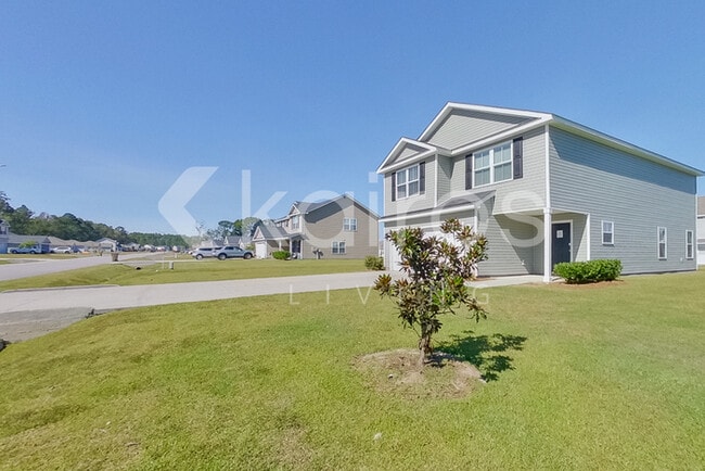 Photo - 210 Western Red Cedar Dr